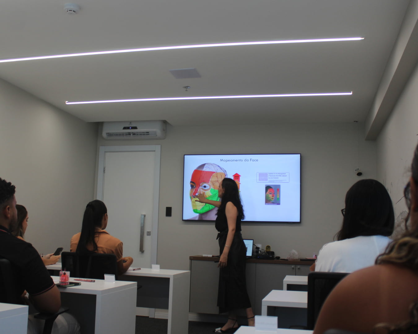 mariana dando aula 03